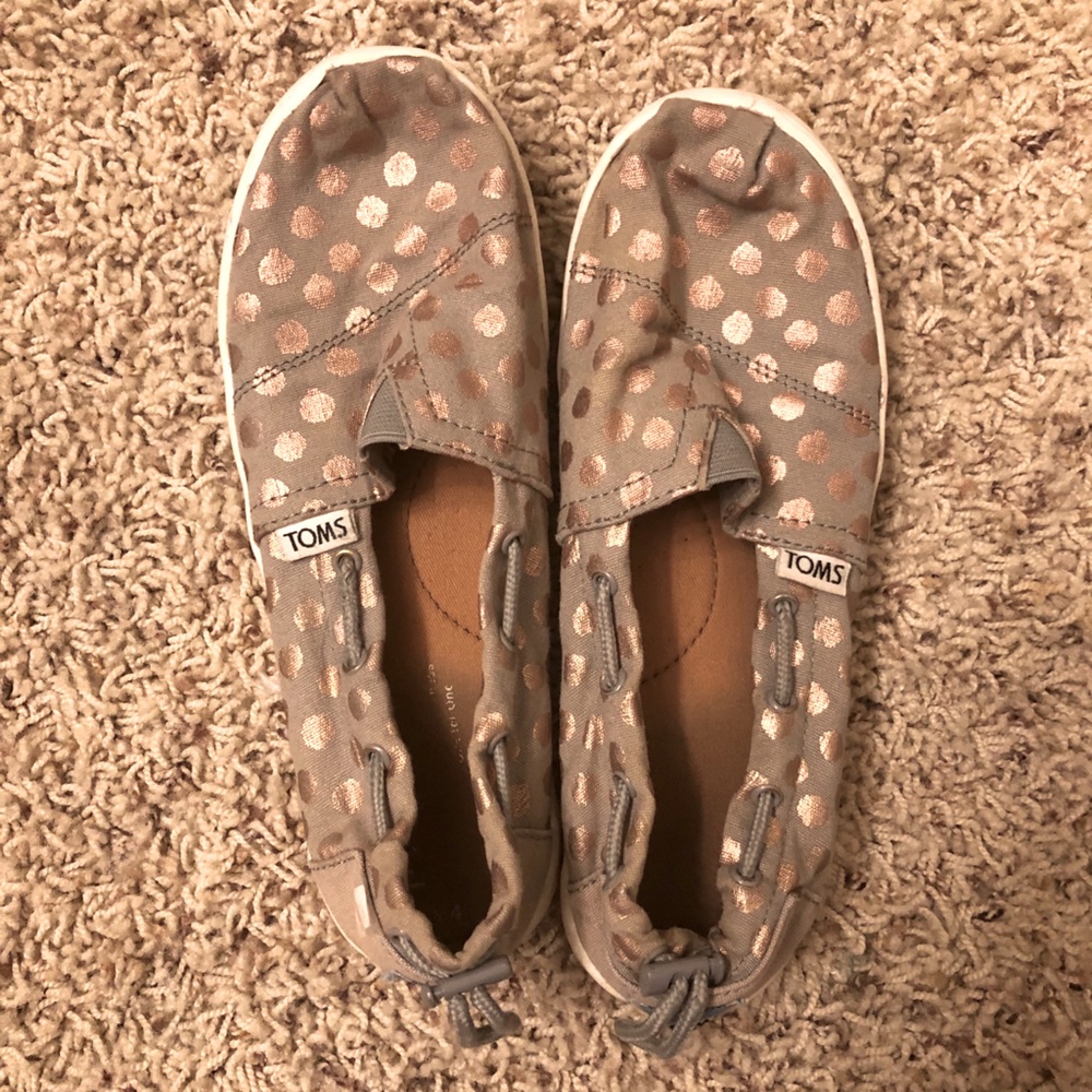 ⭐️ BOGO ⭐️ Girls TOMS Slip on Shoe